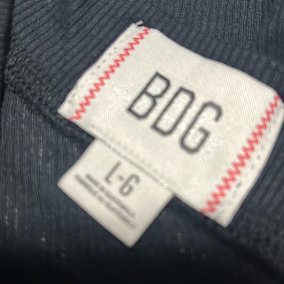 NWOT BDG Black Double Vee Ribbed Tee - Size Large - Picture 4 of 9